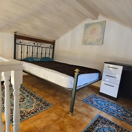 Quinta Cabecinha Bed & Breakfast *