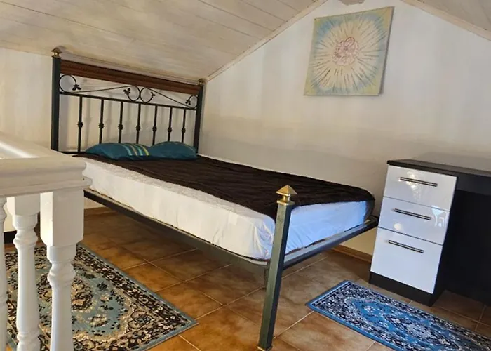 Quinta Cabecinha Bed & Breakfast *